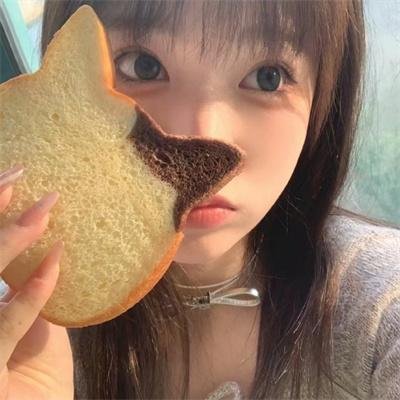 戴金色面具的男子
